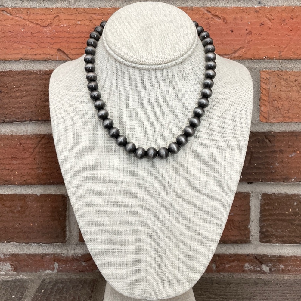 10mm Navajo Style Pearl Necklace - Picture 2 of 2